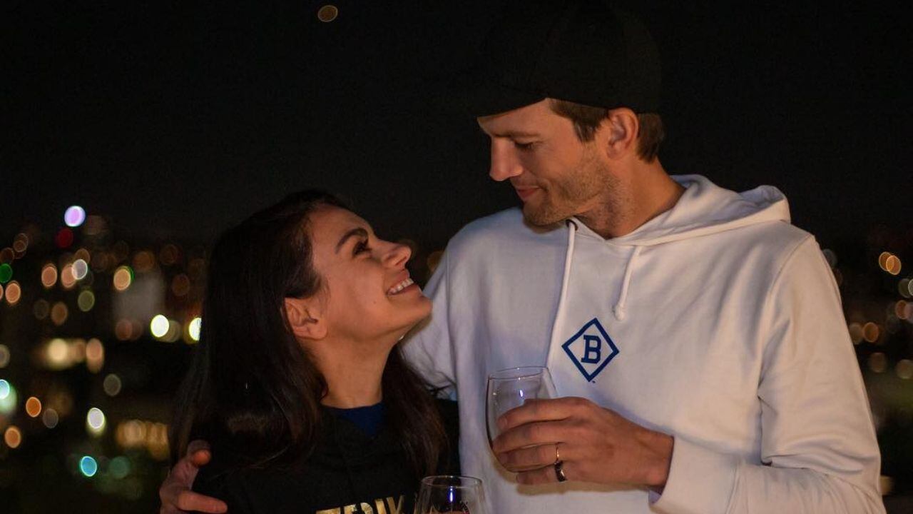 Ashton Kutcher y Mila Kunis revelarón que tienen un extraño hábito a la hora de bañarse.