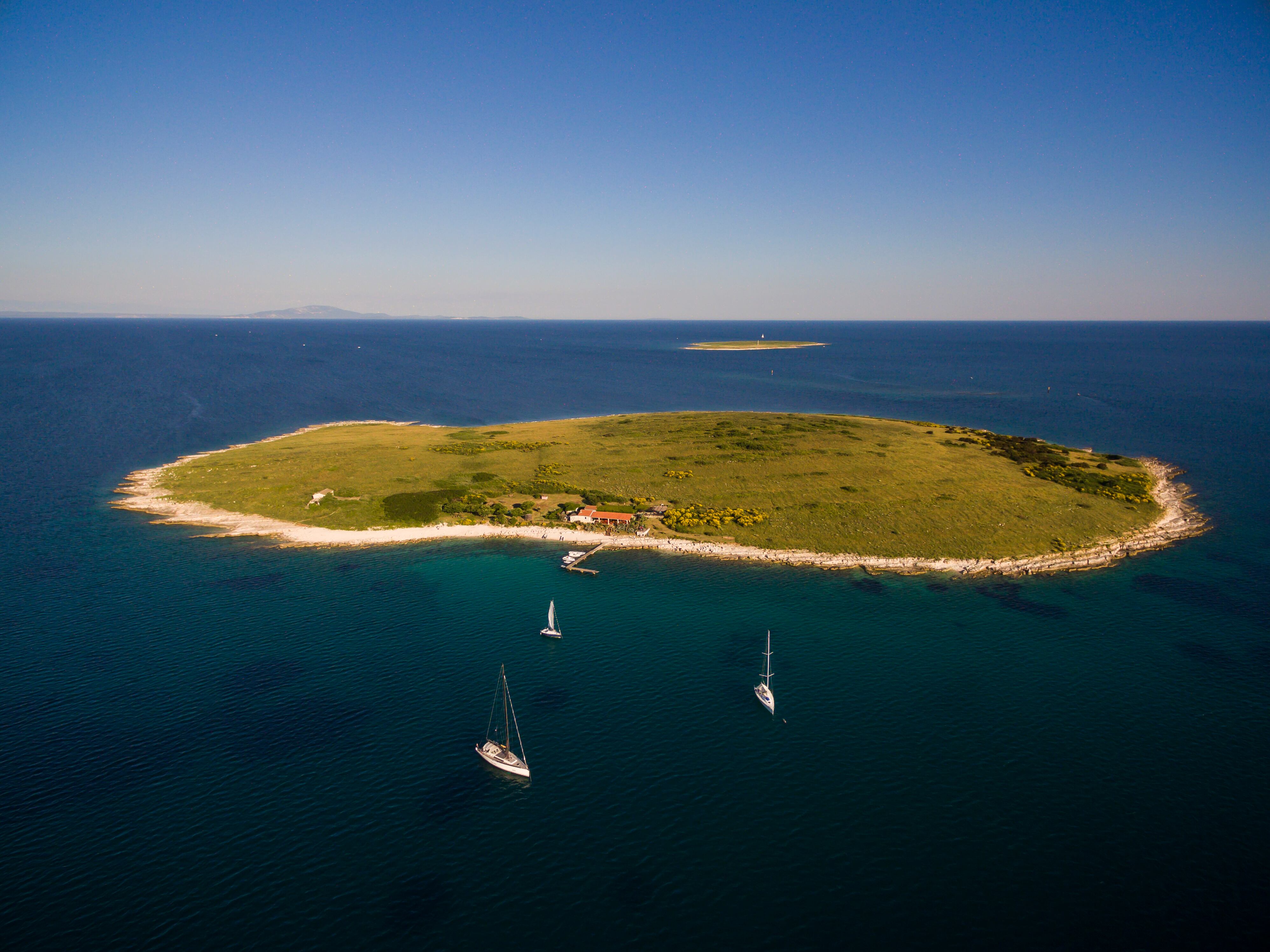 Isla en Croacia - Ceja mit Cactusbar