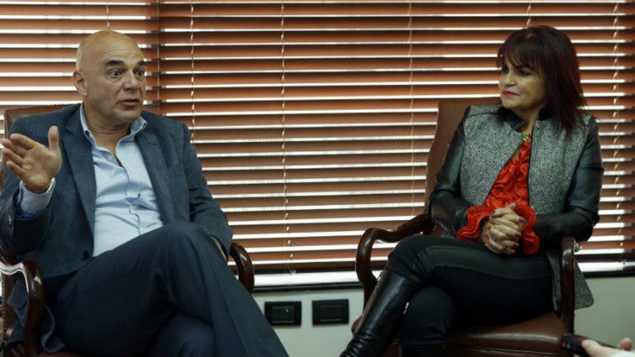 Juan Manuel Ortiz e Ivonne Patricia Hernández, demandantes de Roberto Prieto