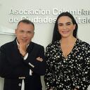 Roy Barreras junto a Luz María Zapata, directora de Asocapitales.
