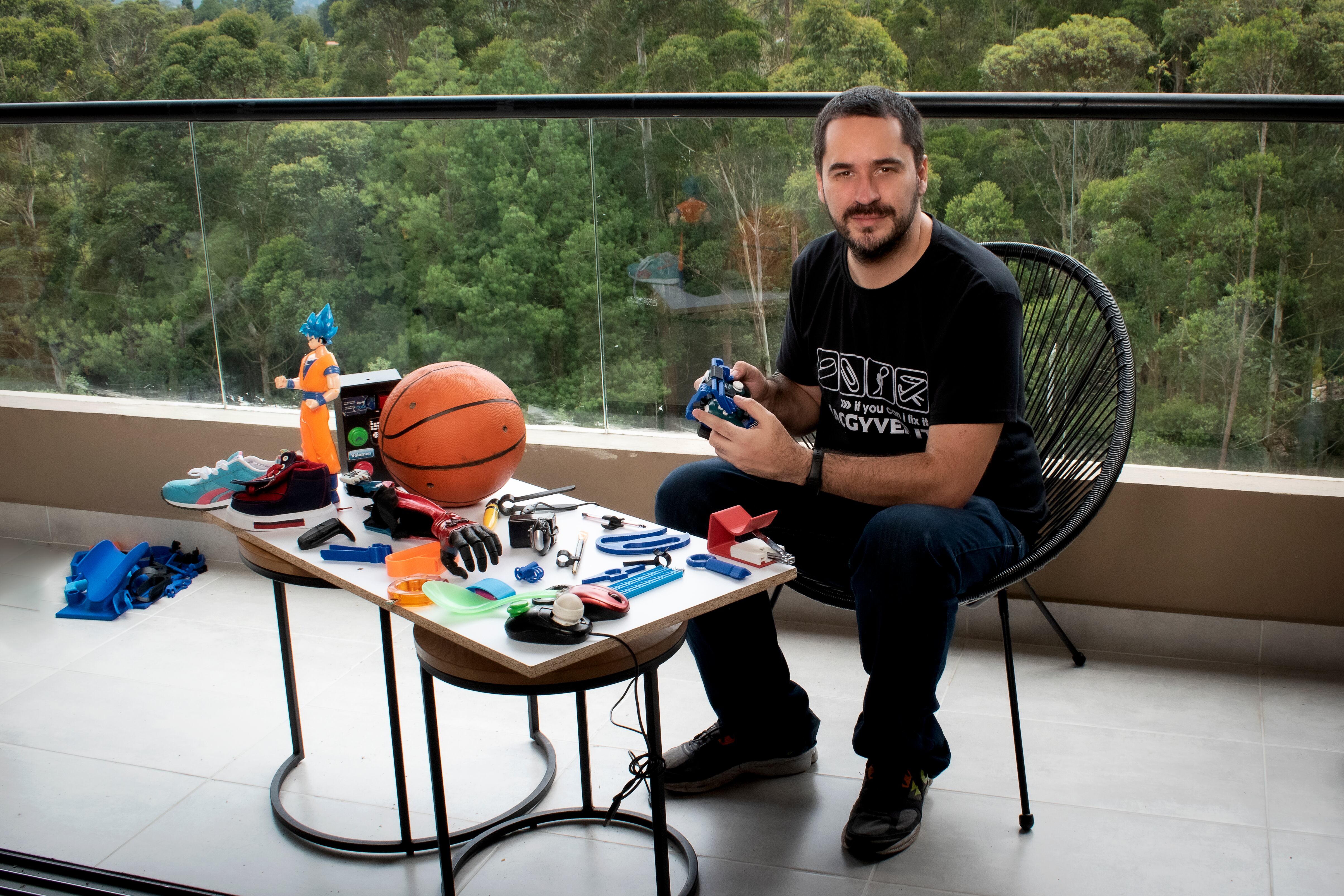 Felipe Betancur es el fundador de la Fundación Todos Podemos Ayudar: una organización que tiene como objetivo crear adaptaciones low cost para personas en situación de discapacidad