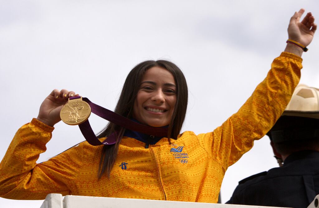 En Londres 2012 Mariana Pajón fue la abanderada. La ciclista de BMX y doble medallista de oro olímpico lideró la delegación que logró la mejor presentación del país en cuanto número de medallas, con un total de nueve. Mariana es la primera mujer latinoamericana en conseguir dos oros olímpicos en un deporte individual, además ha sido ganadora de varios campeonatos mundiales, nacionales, estadounidenses, latinoamericanos y panamericanos. Foto: Daniel Reina Romero