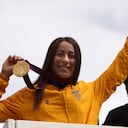 En Londres 2012 Mariana Pajón fue la abanderada. La ciclista de BMX y doble medallista de oro olímpico lideró la delegación que logró la mejor presentación del país en cuanto número de medallas, con un total de nueve. Mariana es la primera mujer latinoamericana en conseguir dos oros olímpicos en un deporte individual, además ha sido ganadora de varios campeonatos mundiales, nacionales, estadounidenses, latinoamericanos y panamericanos. Foto: Daniel Reina Romero