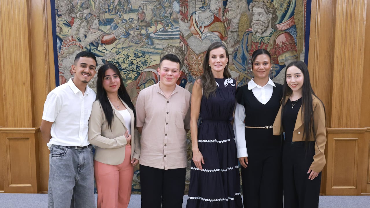 Procedentes de Arauca, Huila, Nariño, Bogotá y Bolívar, estos 5 becados se suman a los más de 150 jóvenes vulnerables que han recibido la Beca Transformando Realidades para cursar estudios universitarios.