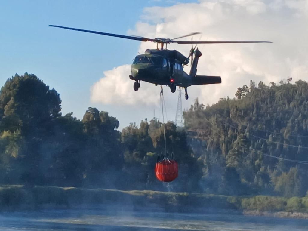 Estados Unidos donó al Ejército colombiano nuevas herramientas para combatir los incendios forestales.