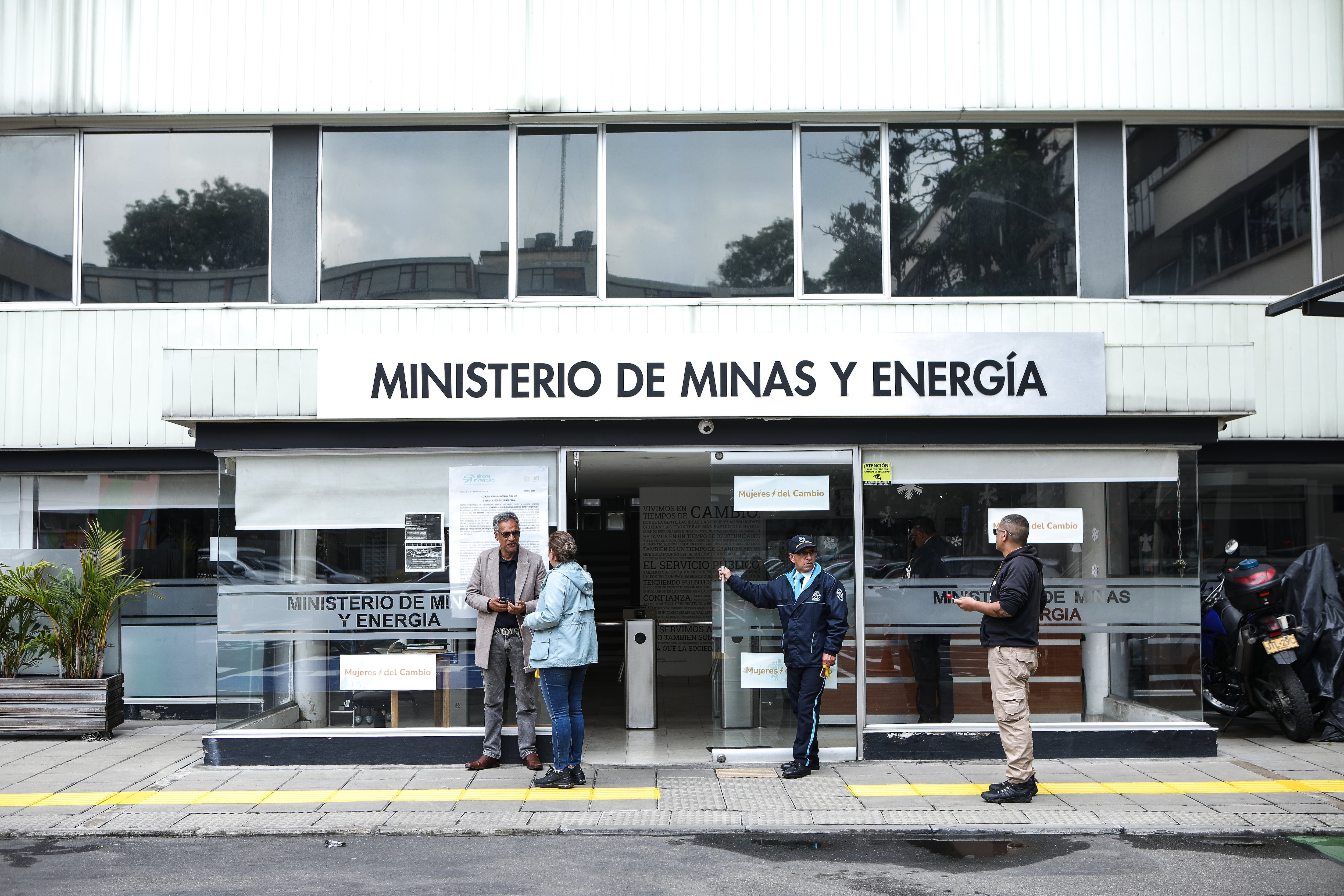 MINISTERIO DE MINAS Y ENERGÍA
