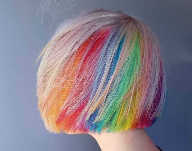 Tenga cuidado con la aplicación del color en el pelo para que luzca brillante y con una tonalidad pareja