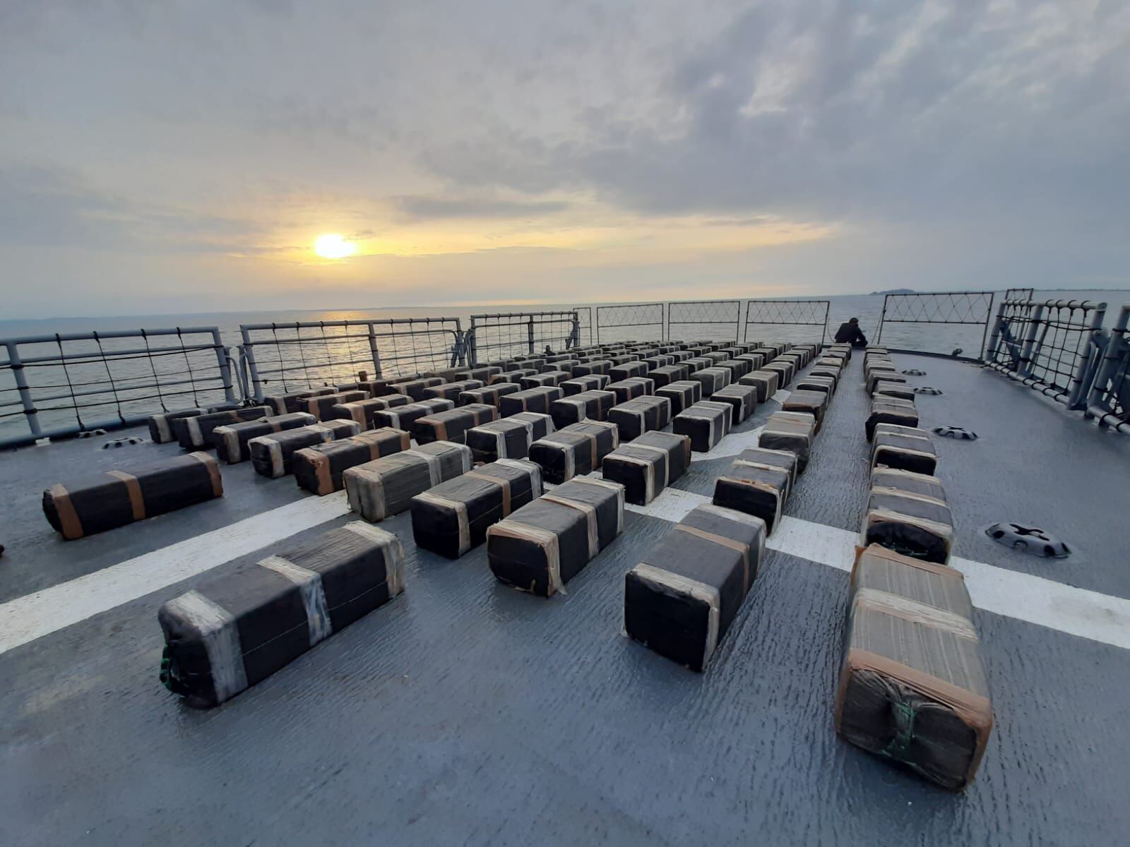 Más de tres toneladas de cocaína llevaban en la embarcación.