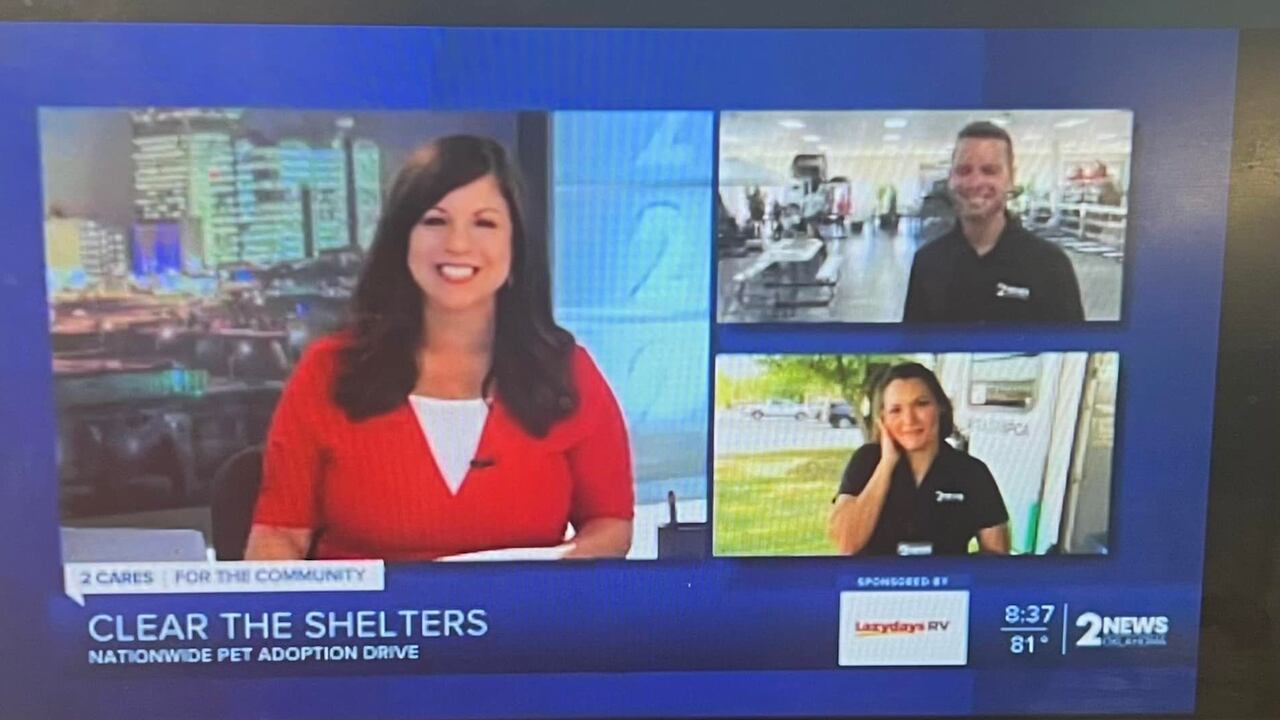 Mientras presentaba una información comenzó a arrastrar las palabras y a trabarse cuando intentaba leer el teleprompronter, de hecho se le notaba en el rostro cuando hacía el esfuerzo por seguir la lectura.