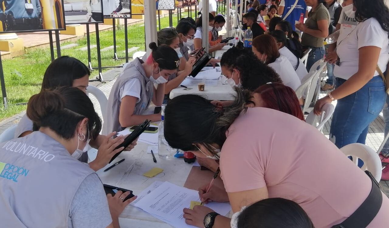 Varios ciudadanos venezolanos se acercaron a los puestos ubicados en la ciudad de Bucaramanga el pasado 28 de mayo