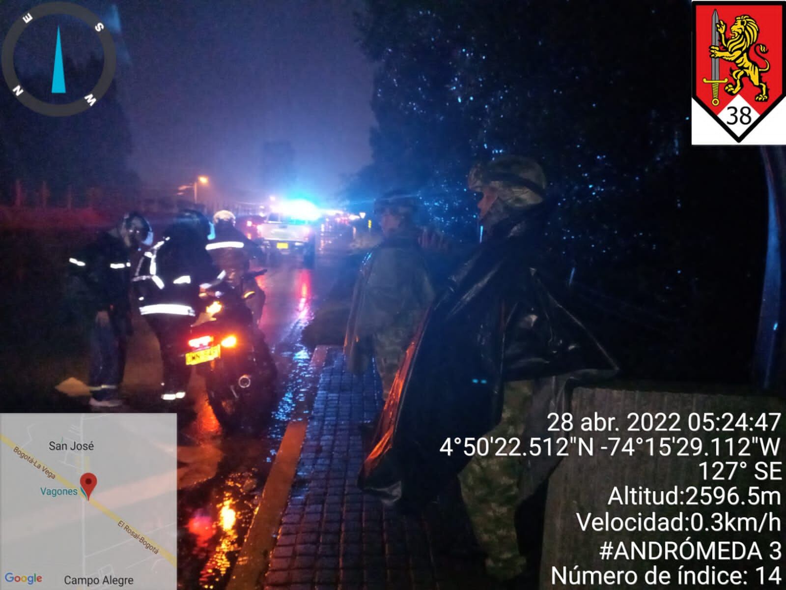 Soldados el Ejército Nacional vigilan distintos puntos del país durante la jornada del jueves 28 de abril.