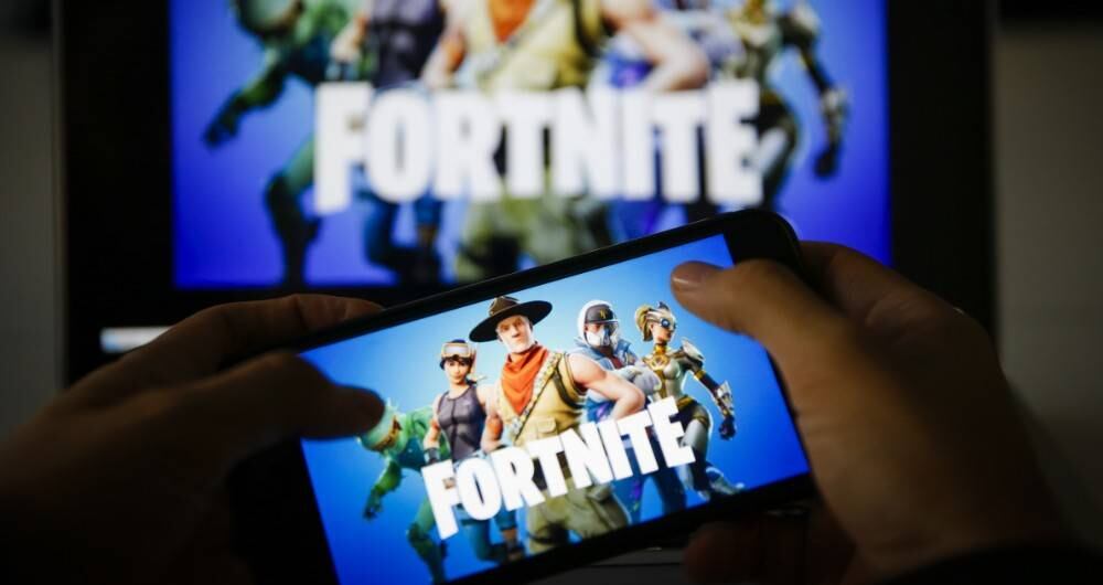 Las empresas señalaron que Fortnite incumplió varios de los términos legales que rigen sus tiendas virtuales.