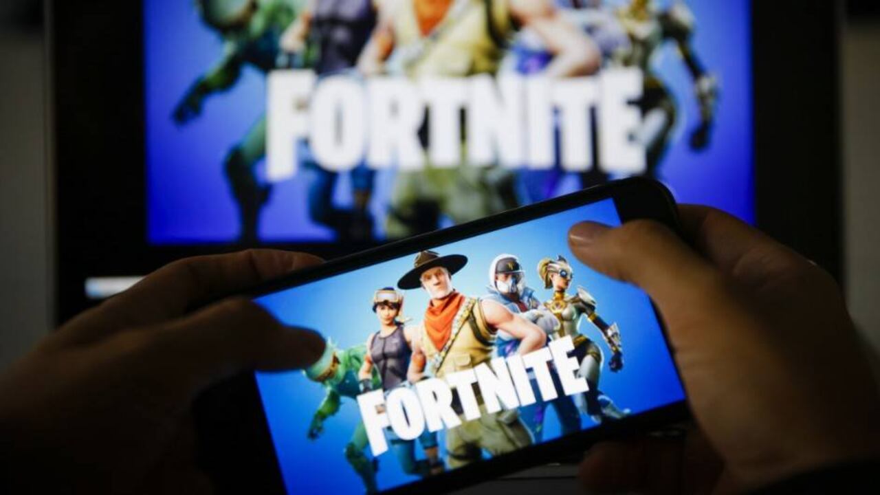 Las empresas señalaron que Fortnite incumplió varios de los términos legales que rigen sus tiendas virtuales.