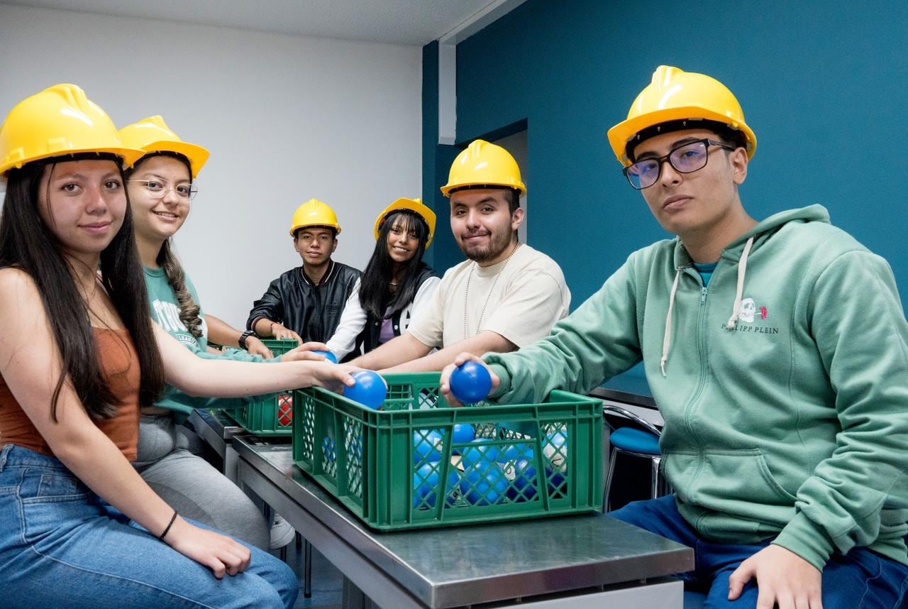 El nuevo modelo educativo universidad-empresa que ha implementado este año la Fundación Universitaria Compensar, está añadiendo peso al valor empresariado de la región, tras poner en funcionamiento los ejercicios tecnológicos y profesionales, que han dado al 85% de sus egresados un empleo fijo.