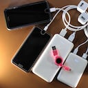 Un power bank es un tipo de batería externa que sirve para cargar los dispositivos.