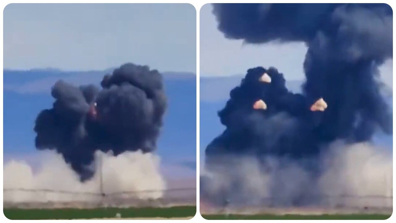 Momento de la explosión de los dos aviones caza estadounidense y la caída de los pilotos en paracaídas.