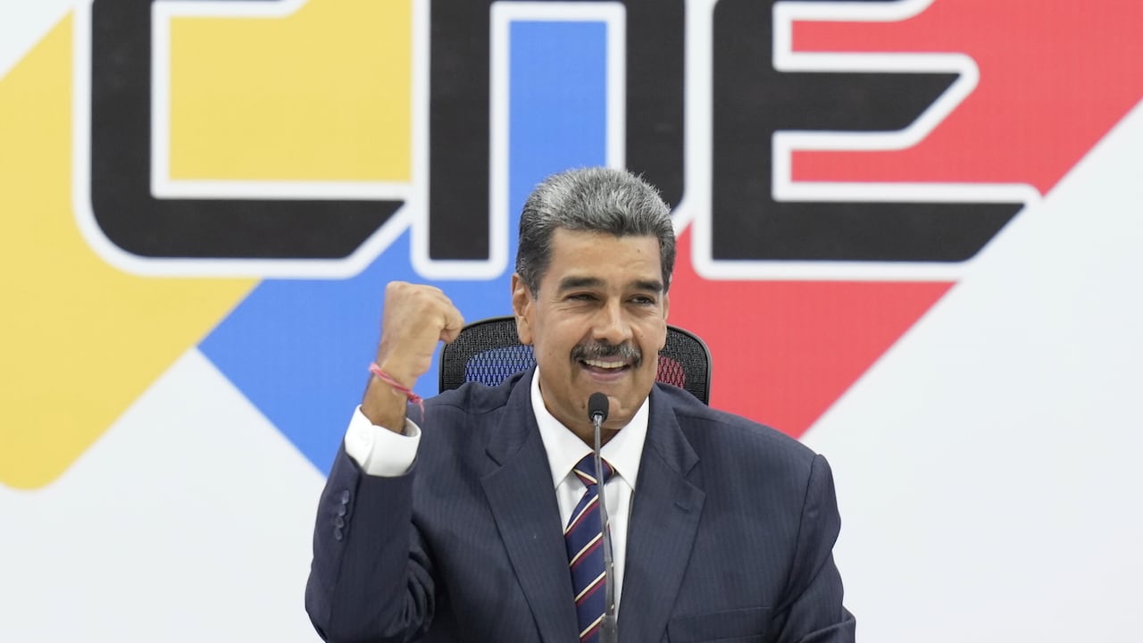 Nicolás Maduro en el CNE.