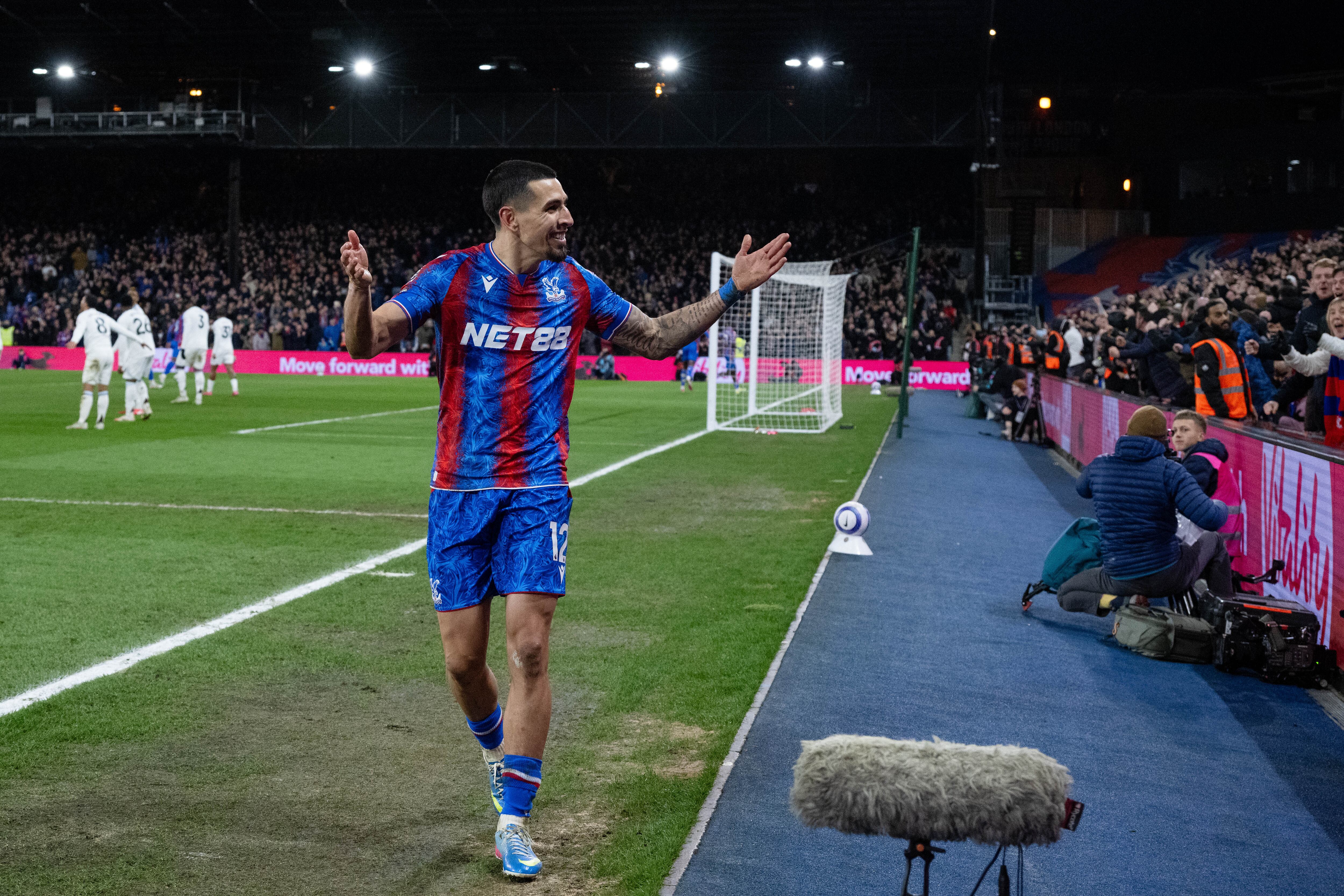 Daniel Muñoz se ha mostrado muy feliz por el momento que está viviendo en Inglaterra.