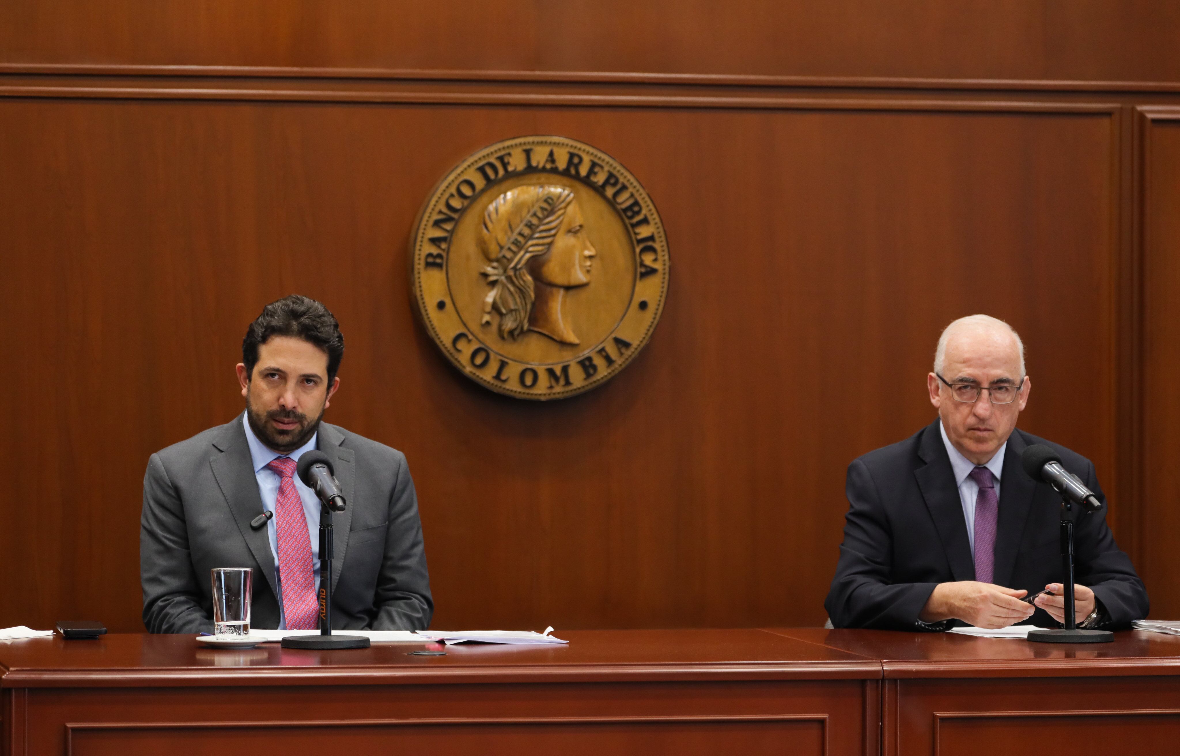 Junta del Banco de la República, con la participación del ministro de Hacienda, Diego Guevara, y el gerente del Emisor, Leonardo Villar.