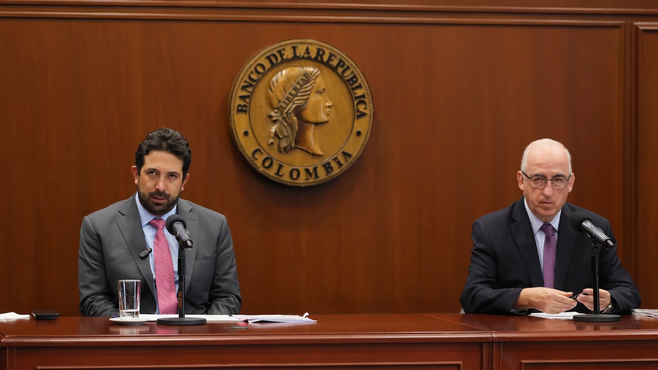 Junta del Banco de la República, con la participación del ministro de Hacienda, Diego Guevara, y el gerente del Emisor, Leonardo Villar.