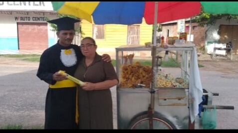 Samuel Cardoso Brito, un hombre originario de Paraná, Brasil, se graduó a sus 52 años de la Universidad.