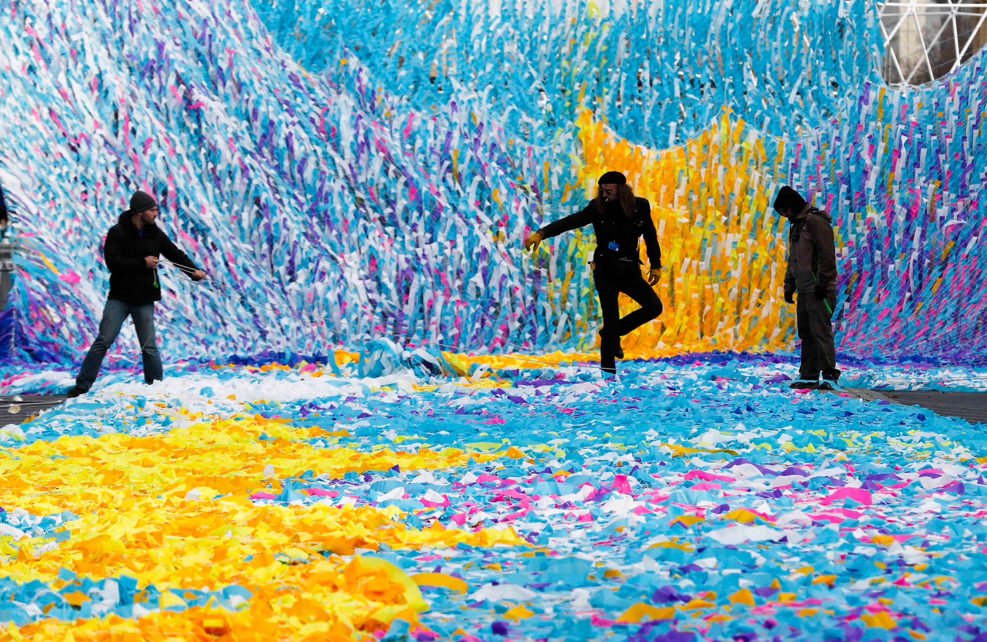 Esta exposición se tomó las calles para conmemorar los 30 años de la caída del muro. Foto:AP