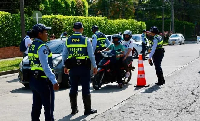 Los agentes de movilidad preparan un plan ordenado para el retorno de vehículos en esta Semana Santa.