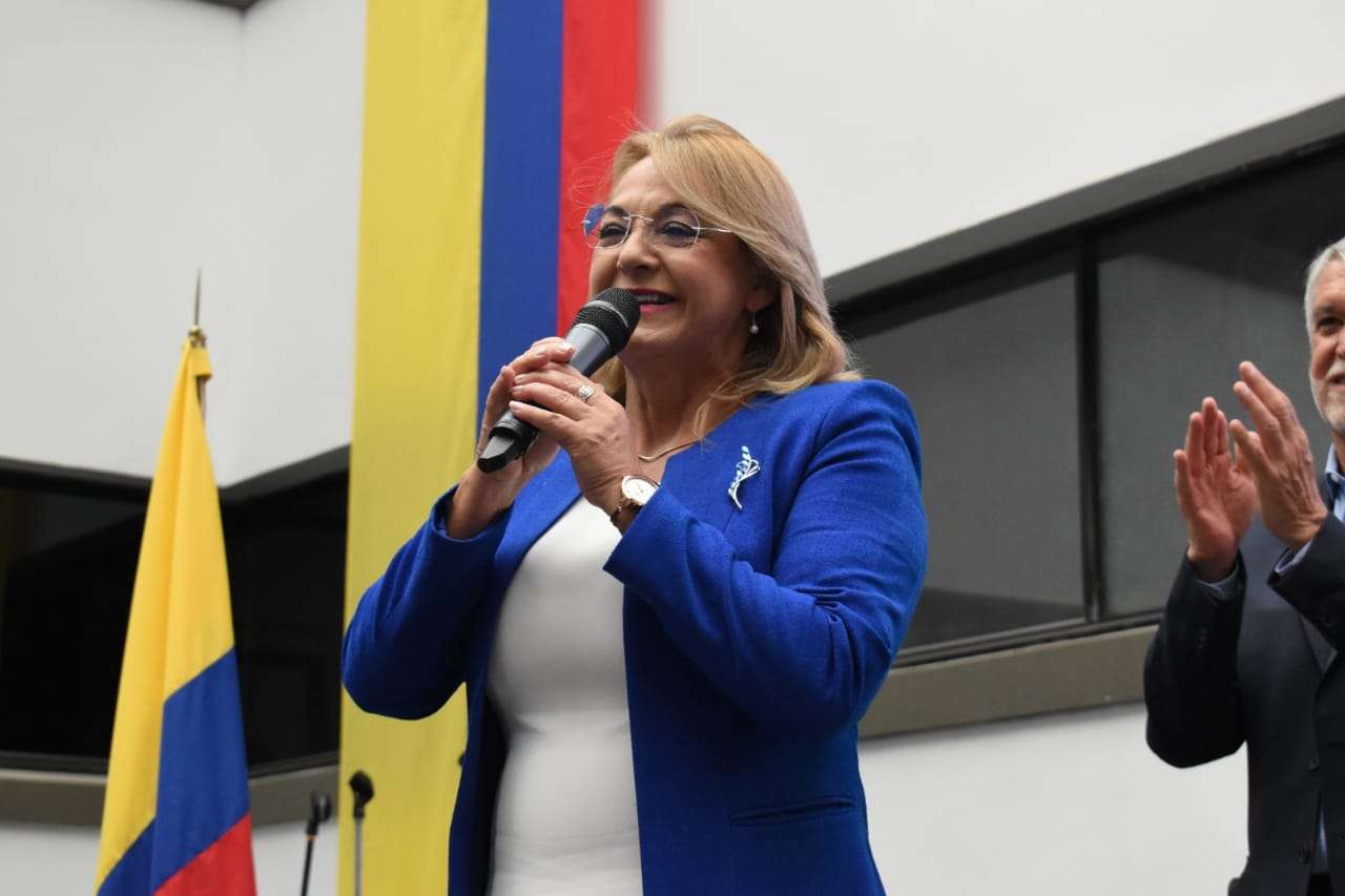 Aide Lizarazo Partido Mira Equipo por Colombia