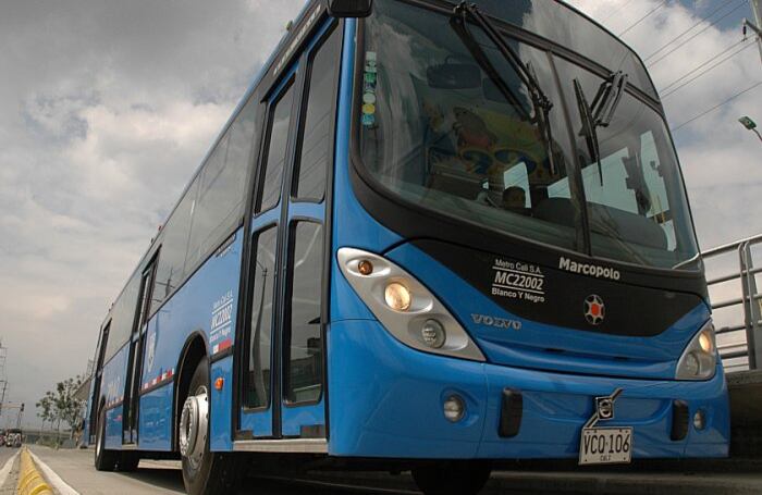 Catorce buses padrones como este son los encargados de desarrollar la operación promocional gratuita del MIO. Del actual parque automotor ya han sido chatarrizados 1.057 buses urbanos y la meta es completar 4.500 en el 2010.
 
