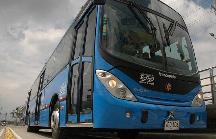 Catorce buses padrones como este son los encargados de desarrollar la operación promocional gratuita del MIO. Del actual parque automotor ya han sido chatarrizados 1.057 buses urbanos y la meta es completar 4.500 en el 2010.
 
