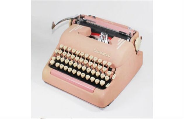 Máquina de escribir Royal rosada de 1959, diseñada para las mujeres