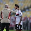 James Rodríguez con su técnico Dorival Junior.