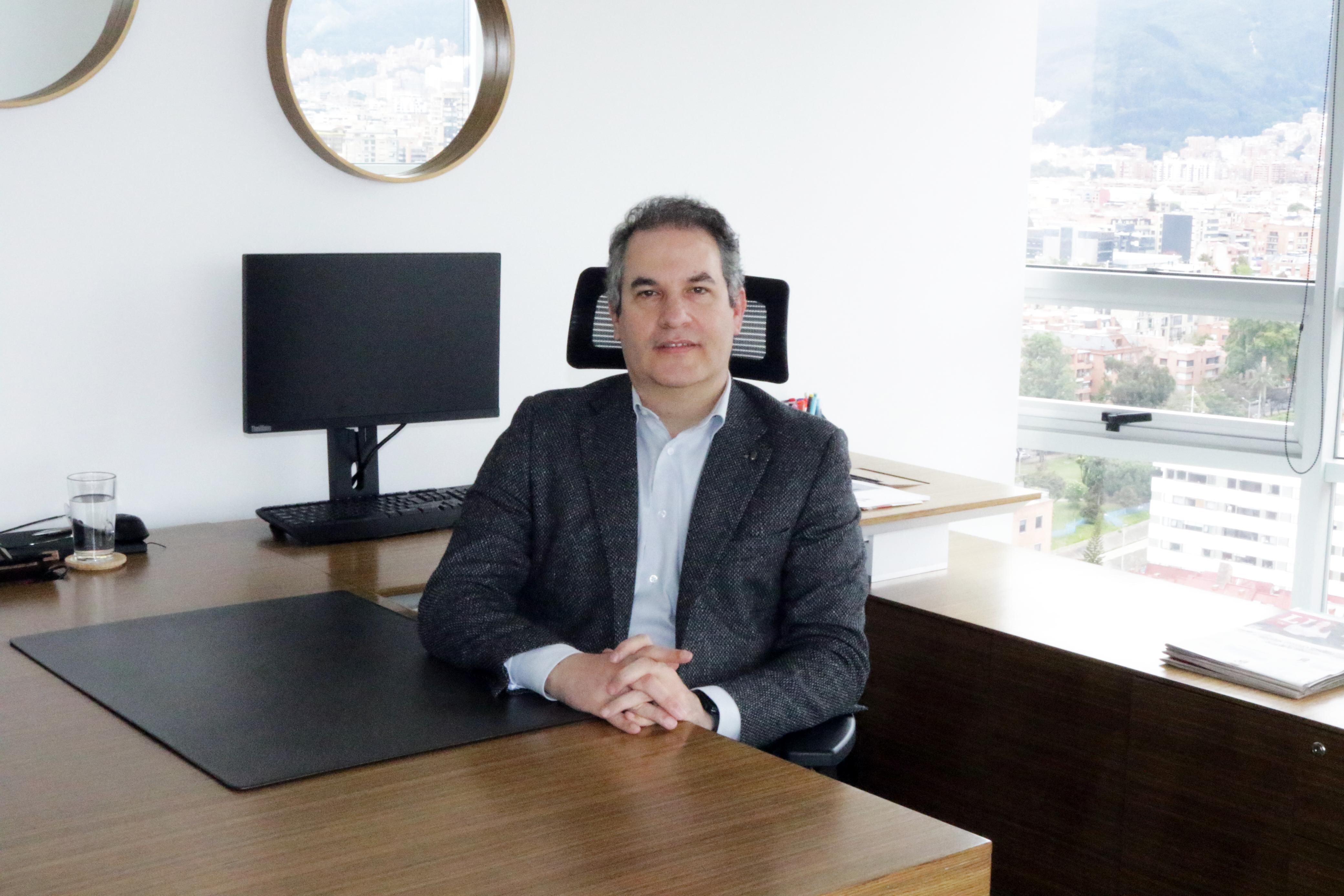 Manuel Pérez Badel como Chief Executive Officer (CEO) de Transfiriendo.