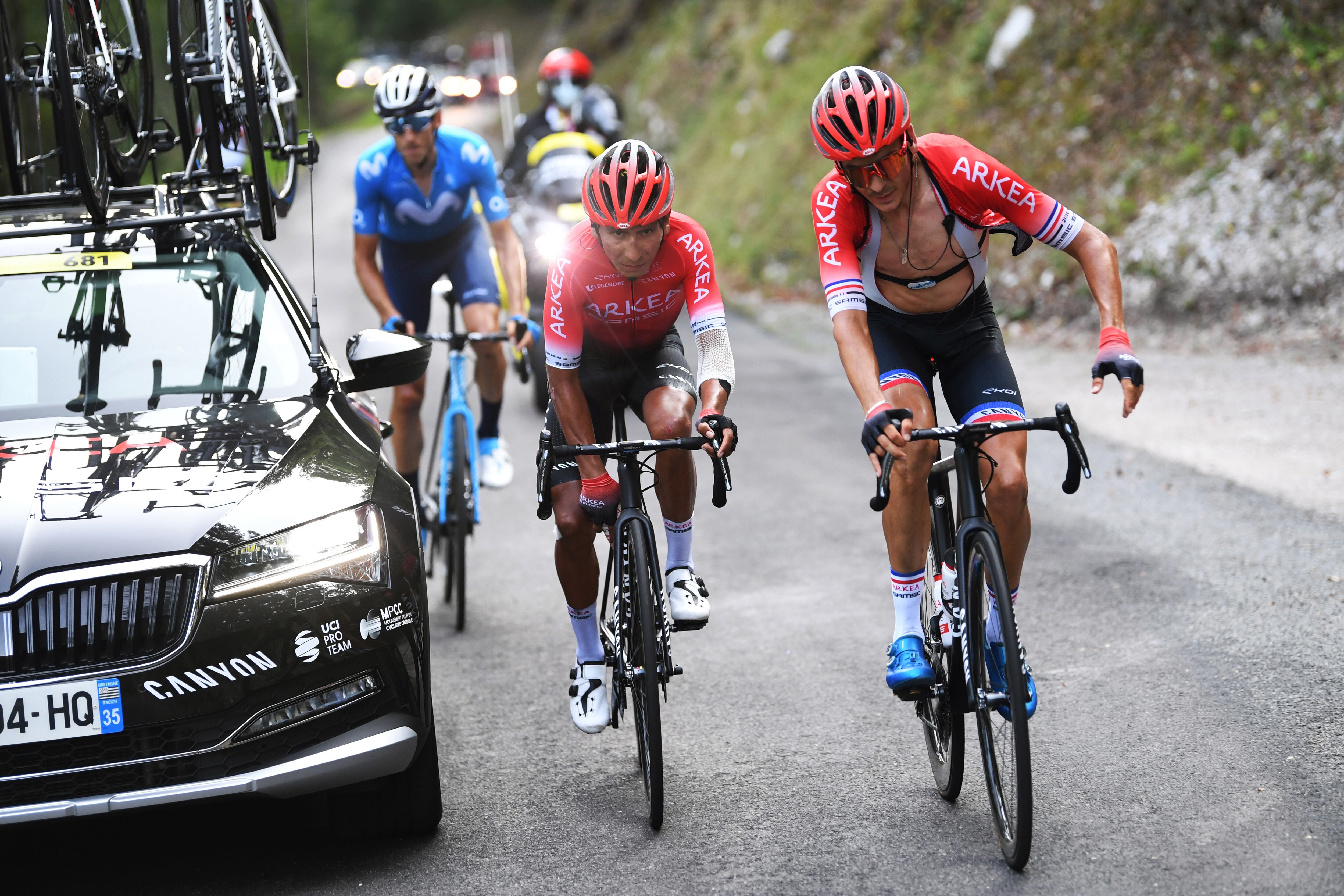 Nairo Quintana Rojas de Colombia y Team Arkea - Samsic / Warren Barguil de Francia y Team Arkea - Samsic / Grand Colombier (1501m)/ durante el 107 Tour de France 2020, Etapa 15 de 174,5km de Lyon a Grand Colombier 1501m / #TDF2020 / @LeTour / el 13 de septiembre de 2020 en Grand Colombier, Francia. (Foto de Tim de Waele/Getty Images)