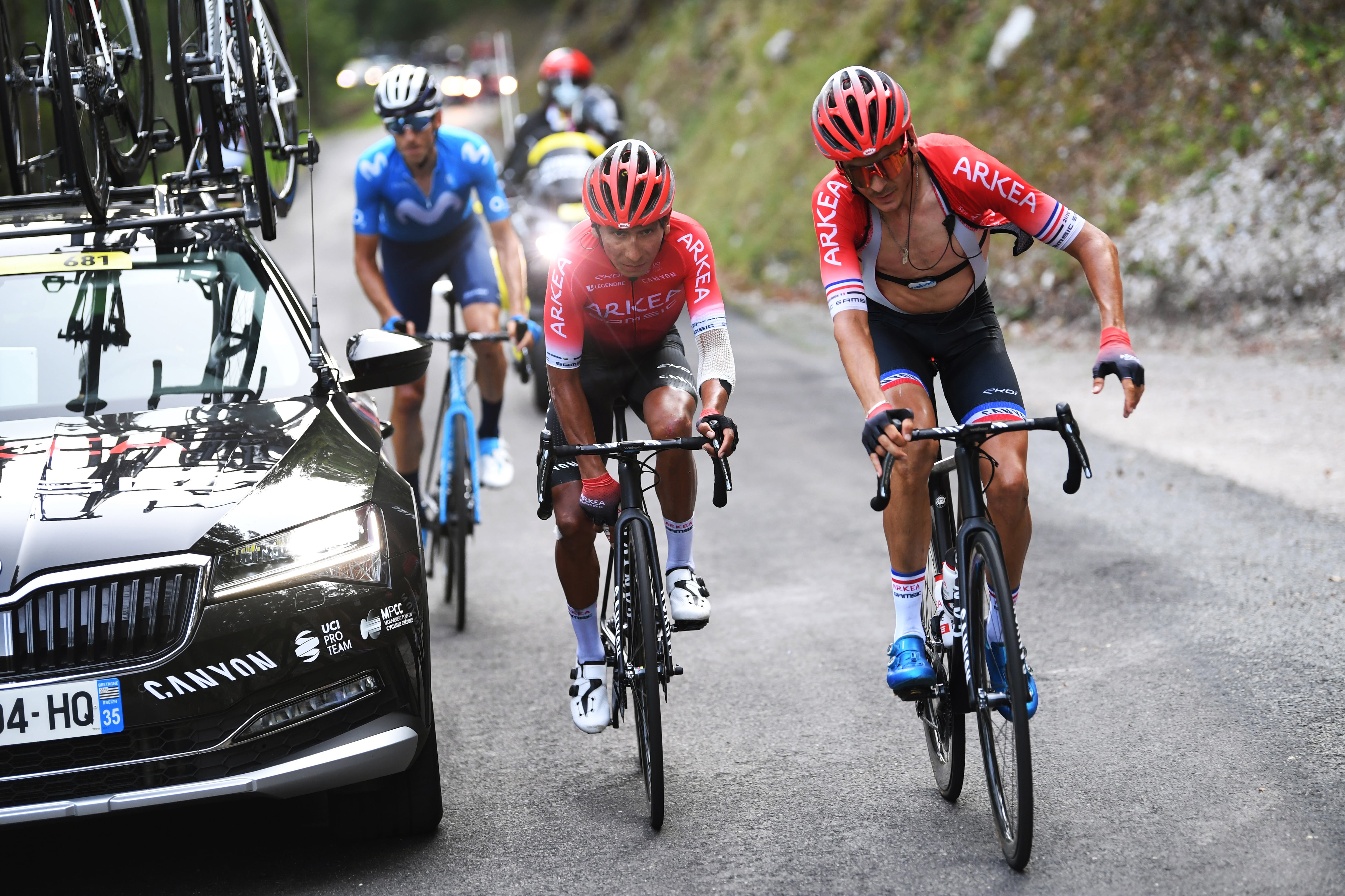 Nairo Quintana Rojas de Colombia y Team Arkea - Samsic / Warren Barguil de Francia y Team Arkea - Samsic / Grand Colombier (1501m)/ durante el 107 Tour de France 2020, Etapa 15 de 174,5km de Lyon a Grand Colombier 1501m / #TDF2020 / @LeTour / el 13 de septiembre de 2020 en Grand Colombier, Francia. (Foto de Tim de Waele/Getty Images)