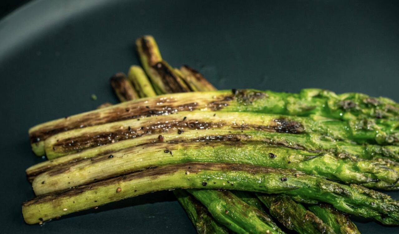 Los espárragos son una opción saludable para incluir en la alimentación diaria.