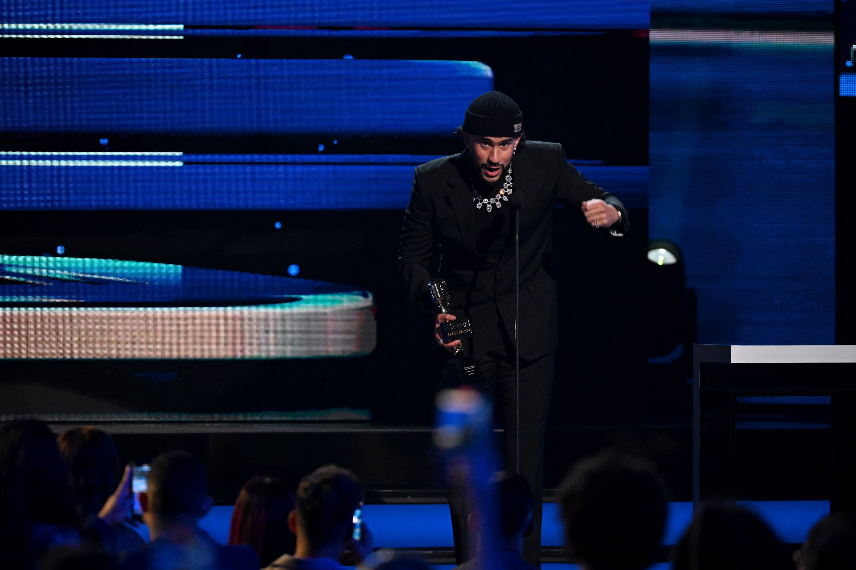 Bad Bunny se lleva el premio más importante de la noche.