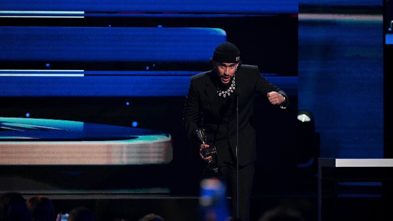 Bad Bunny se lleva el premio más importante de la noche.