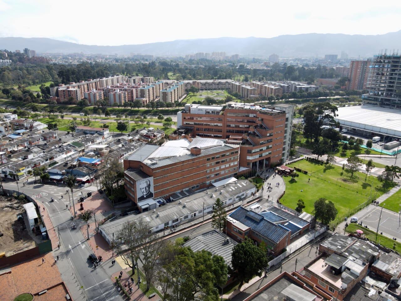 ⦁	En su informe, el Consejo Nacional de Acreditación destacó factores como la calidad de la oferta académica de la institución, el enfoque de su investigación en el desarrollo sostenible de las comunidades, el impacto de su proyección social, entre otros.