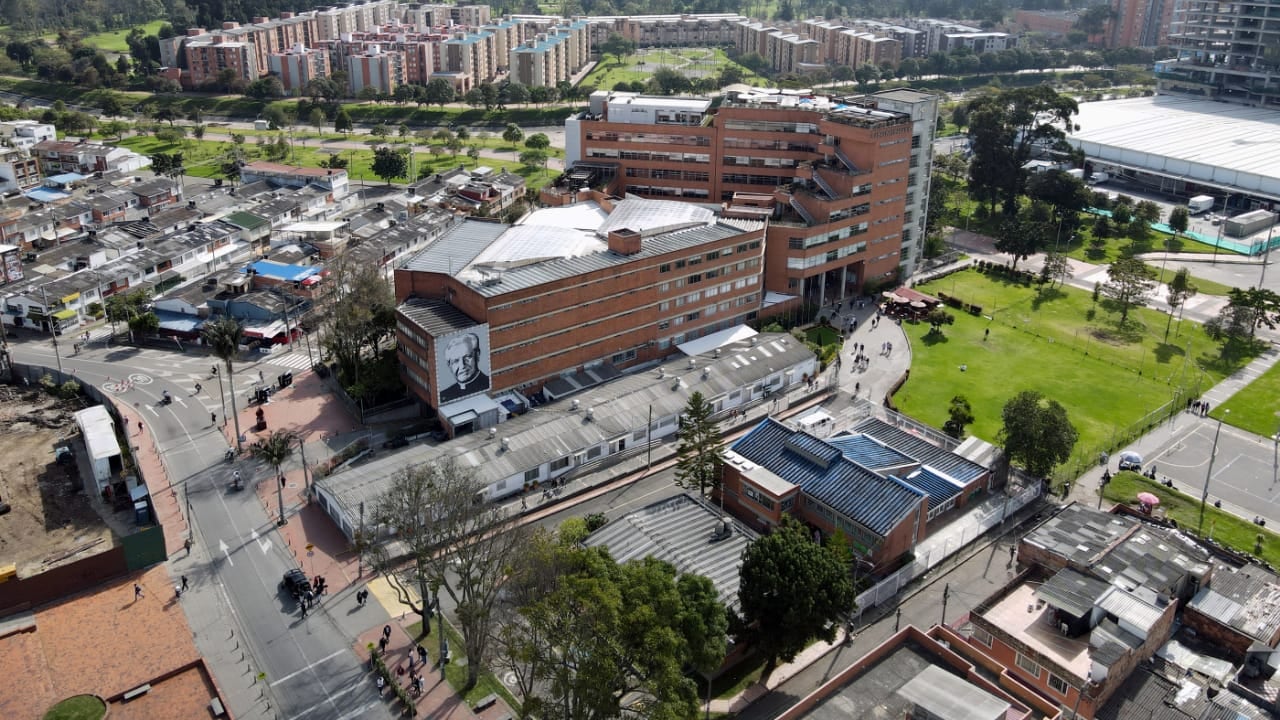 ⦁ En su informe, el Consejo Nacional de Acreditación destacó factores como la calidad de la oferta académica de la institución, el enfoque de su investigación en el desarrollo sostenible de las comunidades, el impacto de su proyección social, entre otros.