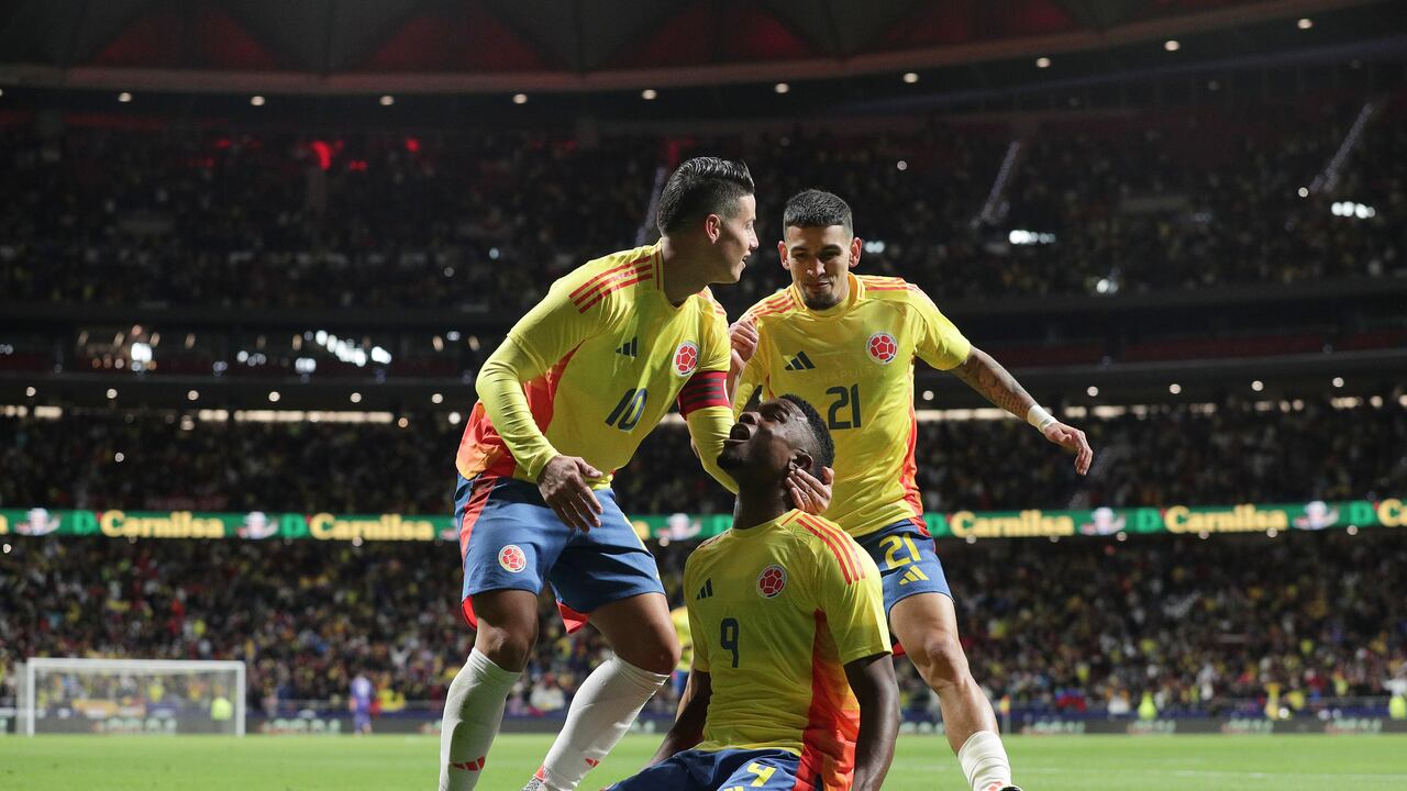 MADRID, SPAIN - MARCH 26: Jhon Cordoba (2ndL) of Colombia celebrates scoring their opening goal with teammates James Rodriguez (L) and Daniel Munoz (R) during the friendly match between Romania and Colombia at Civitas Metropolitan Stadium on March 26, 2024 in Madrid, Spain. (Photo by Gonzalo Arroyo Moreno/Getty Images) (Photo by Gonzalo Arroyo Moreno/Getty Images)