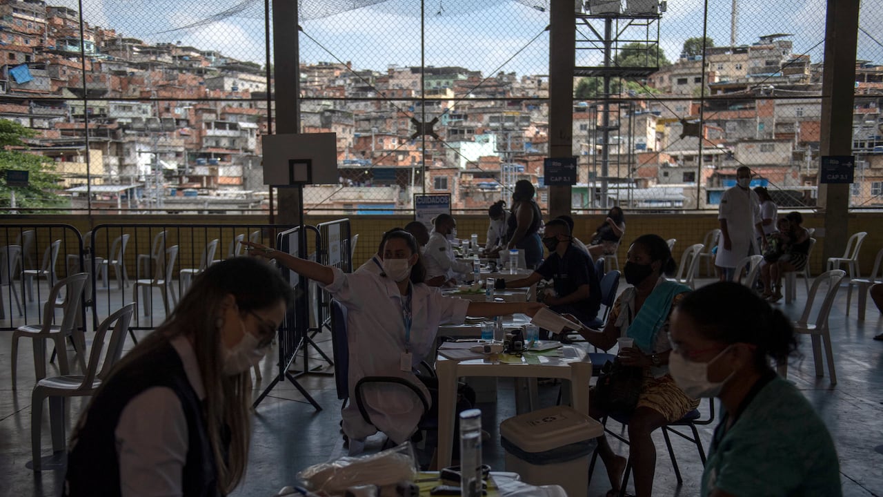 El número de infecciones en Brasil superó las 269.968 registradas el viernes y que eran hasta entonces el mayor número desde inicio de la pandemia. (Foto de MAURO PIMENTEL / AFP)