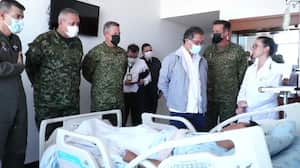 El presidente llegó al Hospital Militar para poder obtener el avance en la salud de los militares heridos.