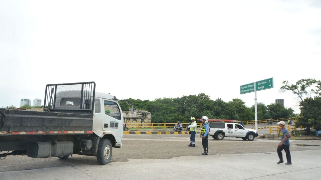 La restricción aplica para vehículos con capacidad de carga de 3.5 toneladas.