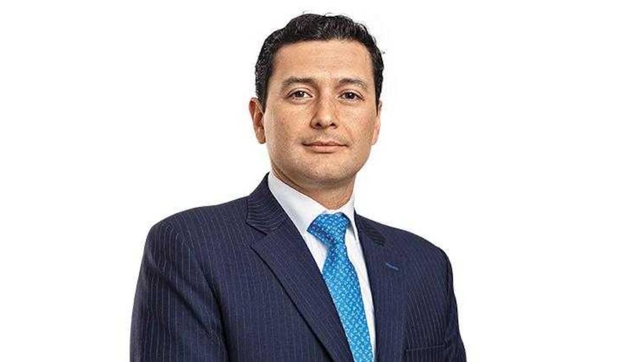 Jorge Castaño continúa como superintendente financiero.