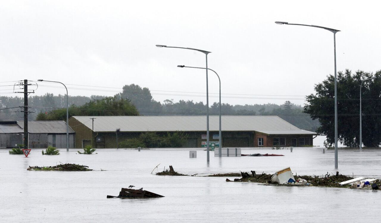 Muchos evacuados acudieron a centros al norte de la ciudad mientras las lluvias torrenciales se abatían sobre la región.