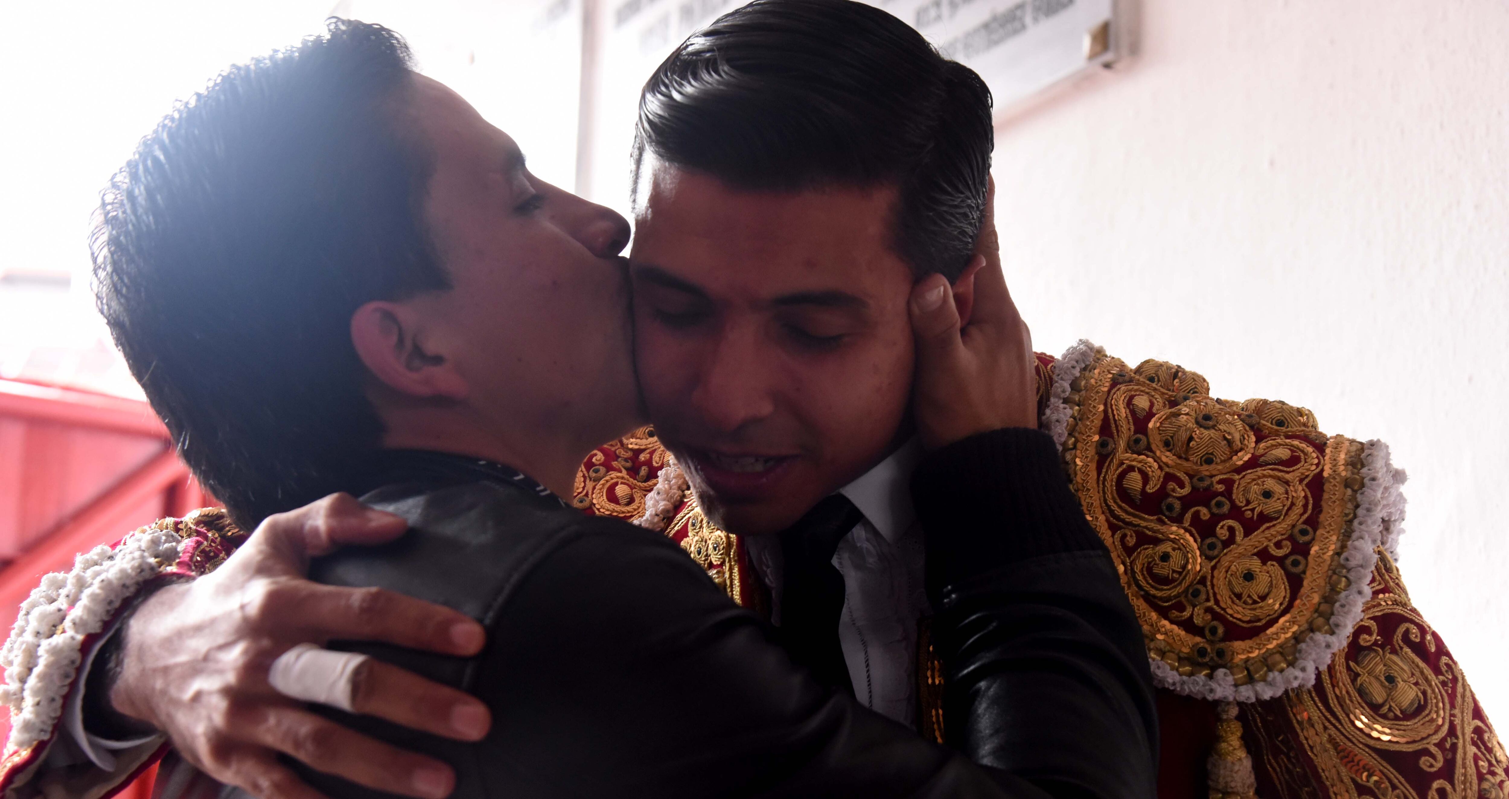 El matador colombiano Manolo Castañeda y el novillero Gitanillo de América II. Manizales, 3 de enero de 2022.