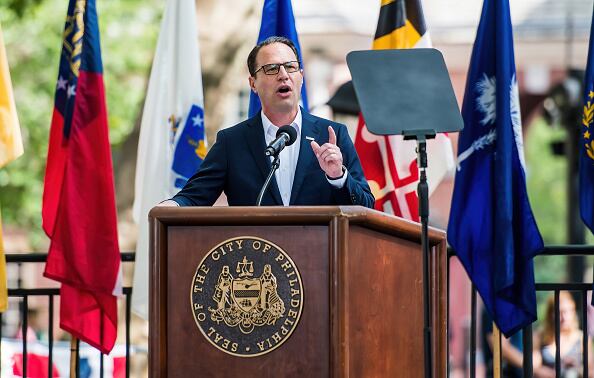 Cuando se le preguntó sobre Biden, dijo que estaba “orgulloso” de apoyar al presidente en 2024.