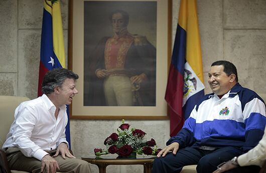 Un Chávez convaleciente recibe la visita de Juan Manuel Santos.