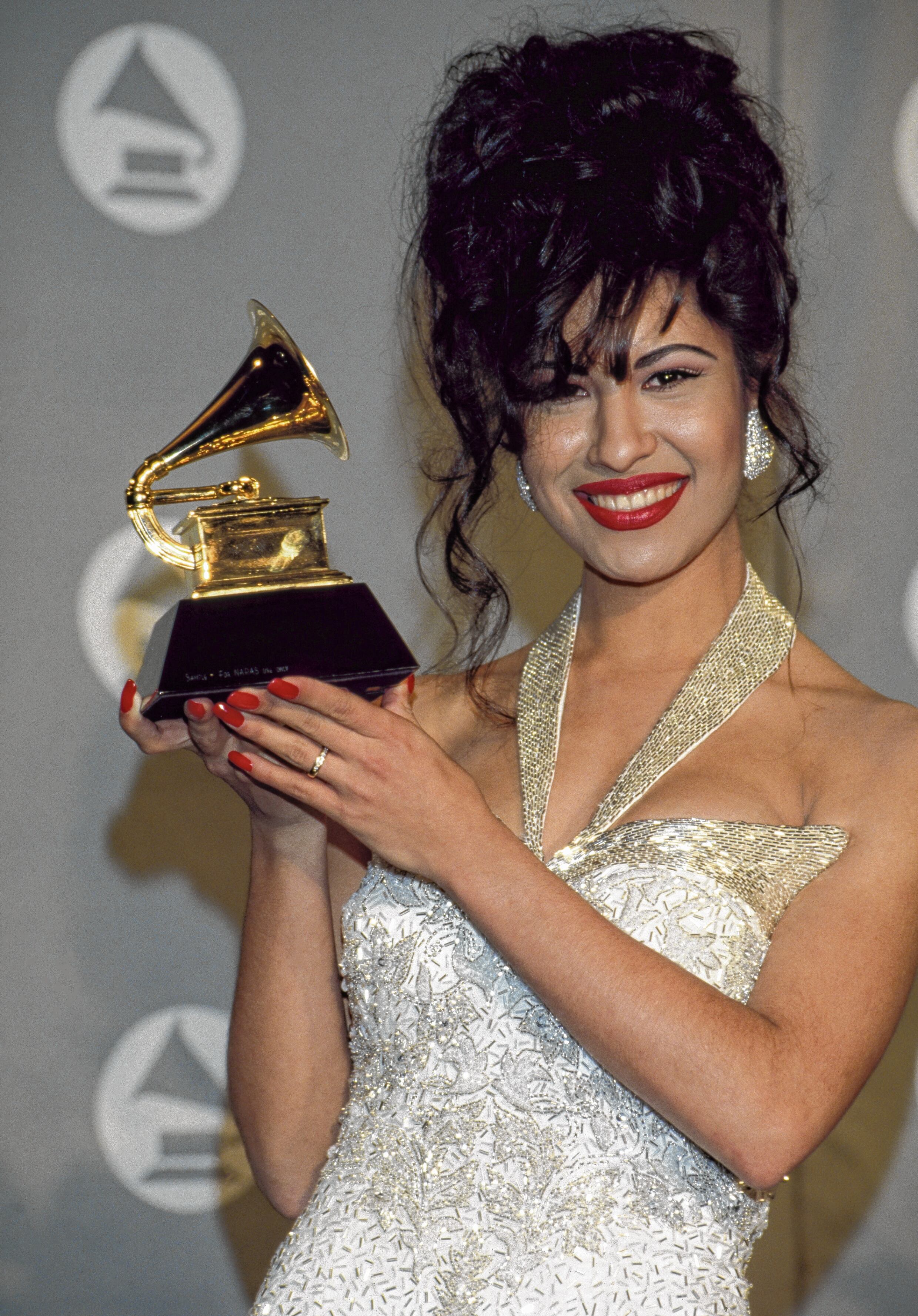 Selena en la edición 36° de los Premios Grammy, el 1 de marzo de 1994 y celebrado en Nueva York, donde ganó en la categoría 'Mejor álbum méxico-americano por 'Live', de 1993.